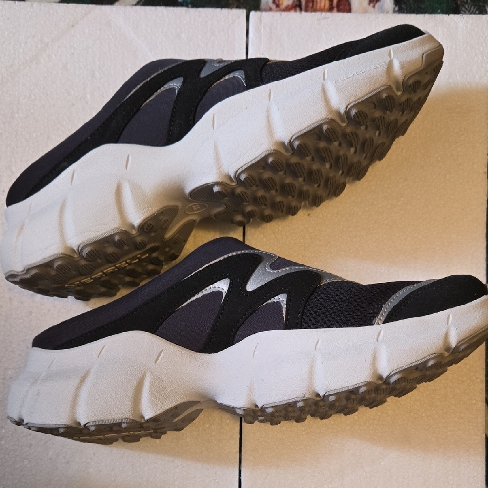 Merrell | Black & Silver Slip Ons - Picture 5 of 6